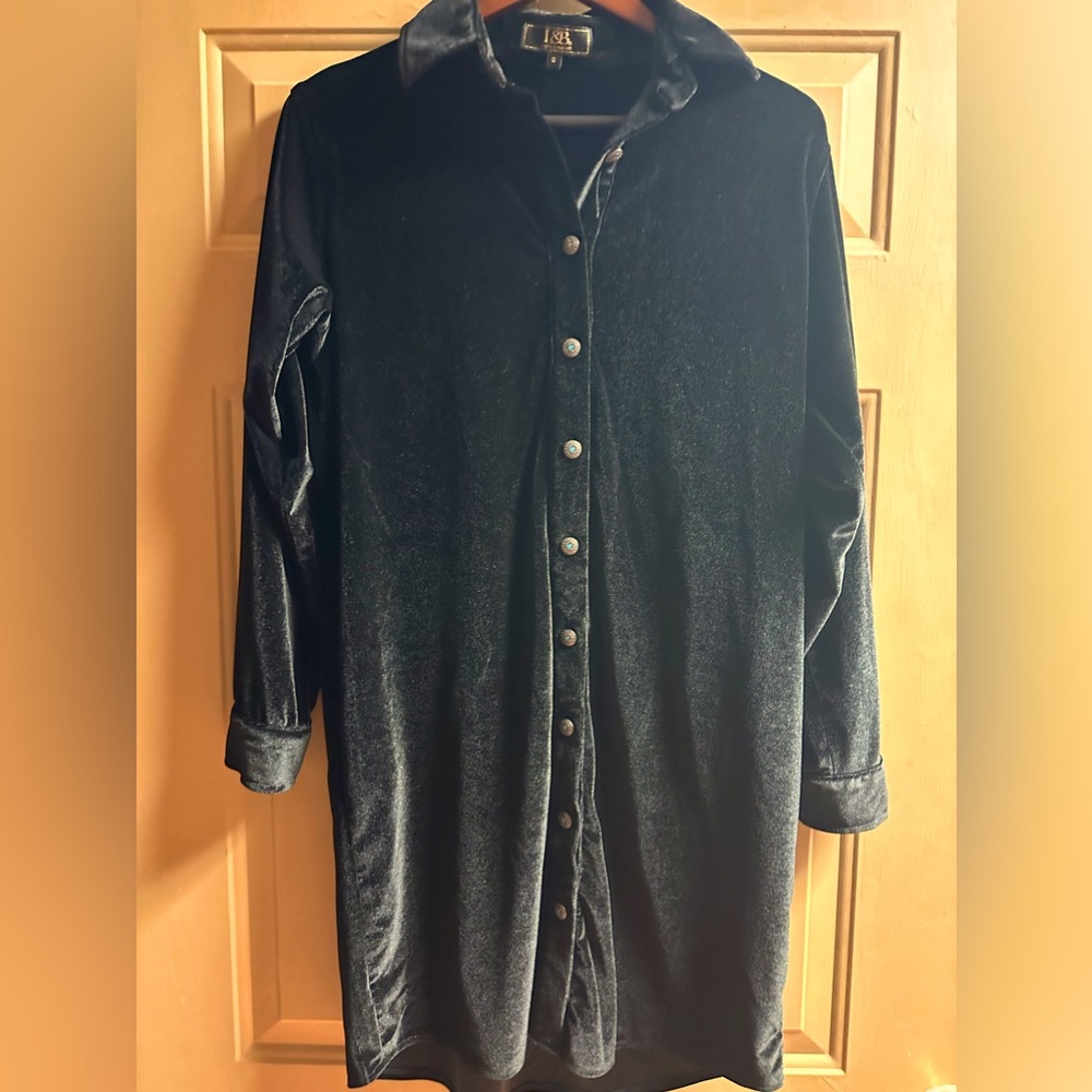 Lucky & Blessed Black dress. Long sleeve. Fits loose. Size S